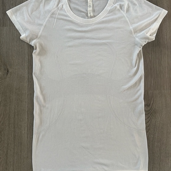 Lululemon Swiftly Tech Short Sleeve Scoop Tee - Picture 4 of 6